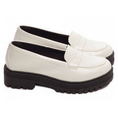 Mocassim Feminino Tratorado Verniz Off White Brilho Sofisticação Conforto