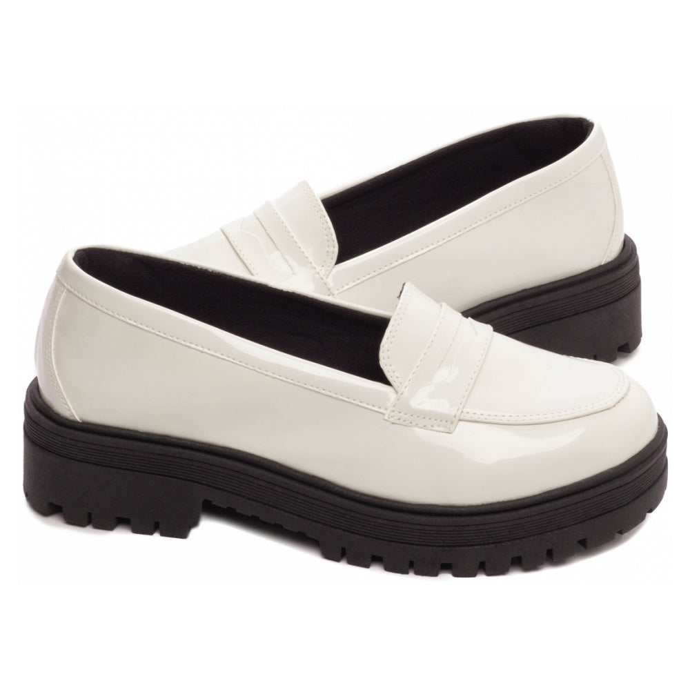 Mocassim Feminino Tratorado Verniz Off White Brilho Sofisticação Conforto