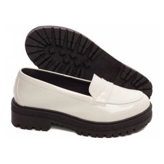 Mocassim Feminino Tratorado Verniz Off White Brilho Sofisticação Conforto