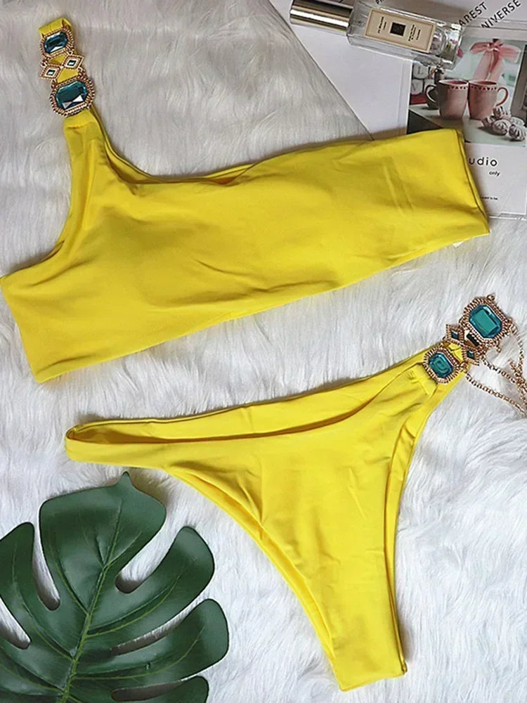 Parte 1 - Biquíni Verde Brilhante com Pedrarias: Luxo e Estilo para o Verão!