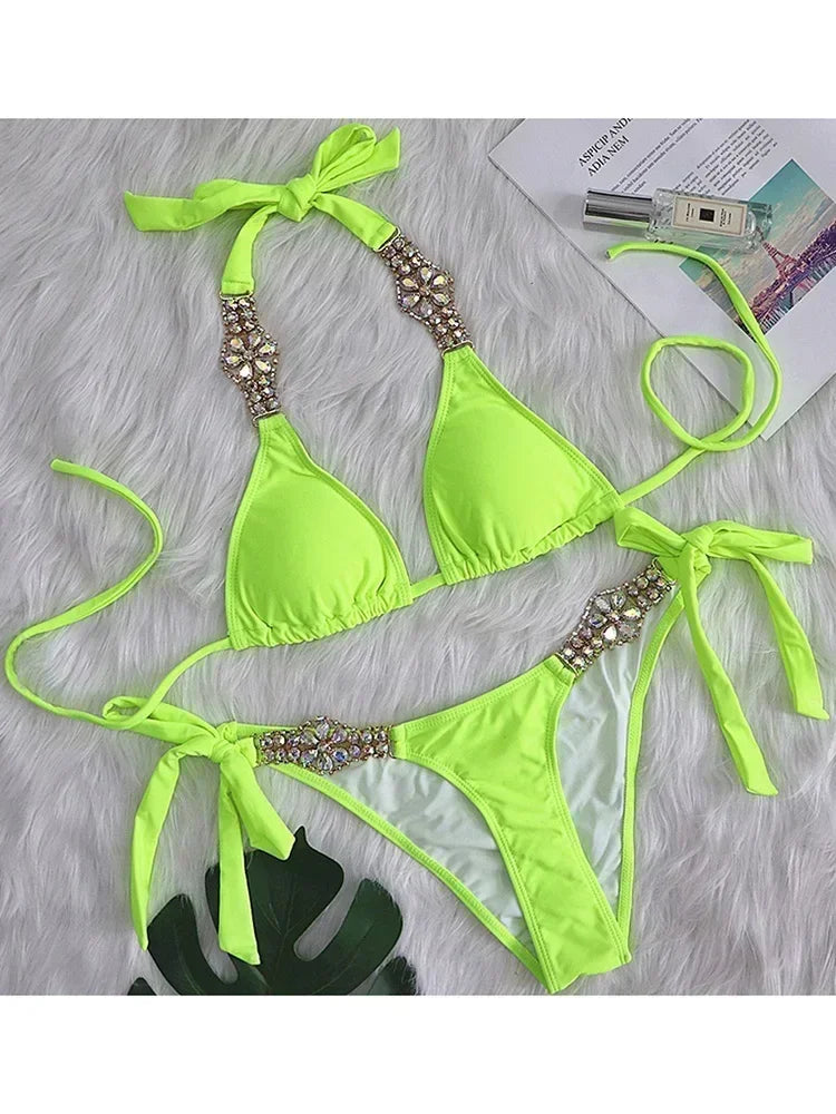 Parte 2 - Biquíni Verde Brilhante com Pedrarias: Luxo e Estilo para o Verão!