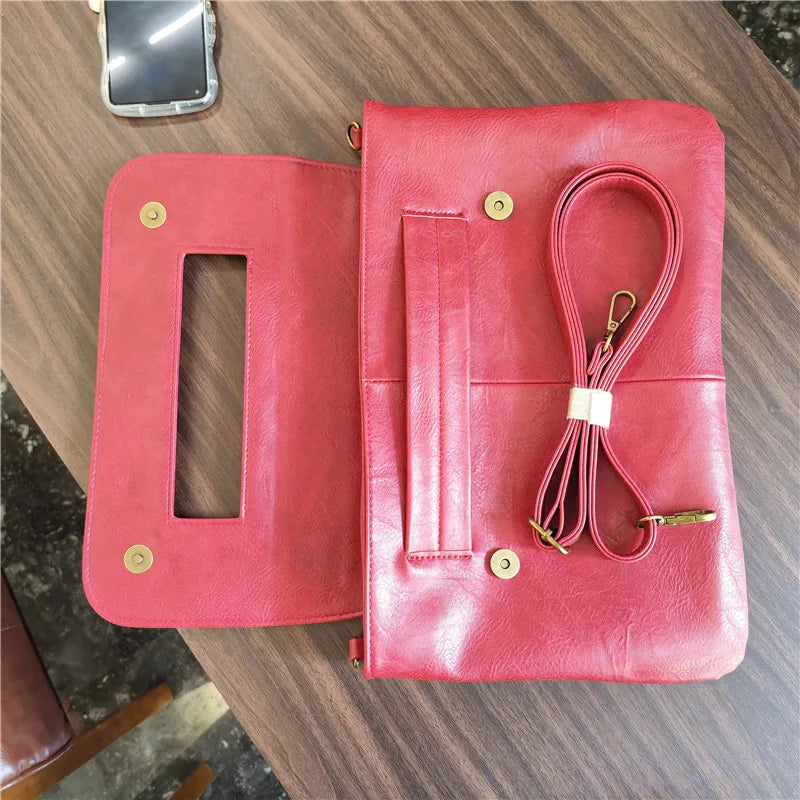 Bolsa Envelope de Couro Vegano: Estilo e praticidade para você!