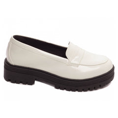 Mocassim Feminino Tratorado Verniz Off White Brilho Sofisticação Conforto