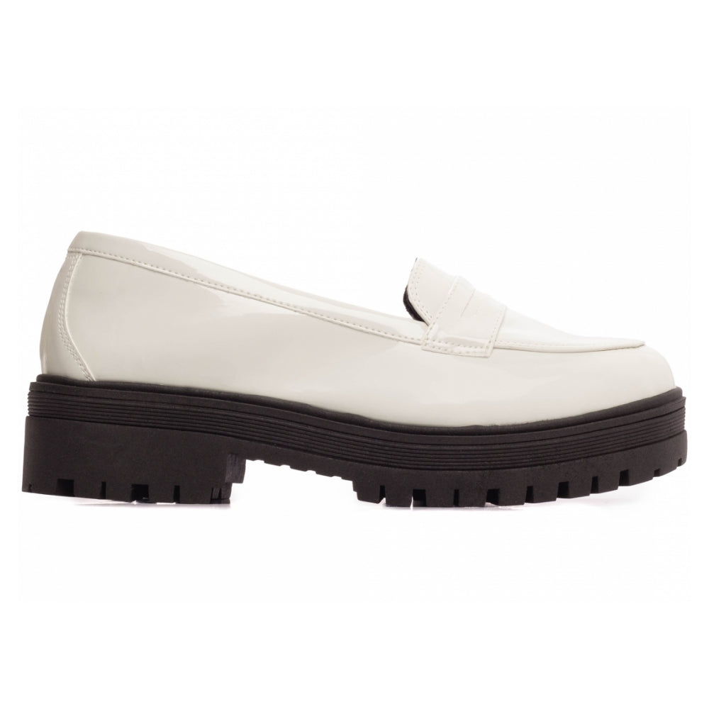 Mocassim Feminino Tratorado Verniz Off White Brilho Sofisticação Conforto