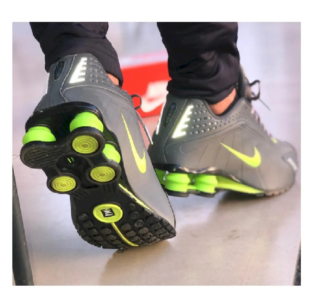 Nike Shox R4 Grafite Verde - Tênis Masculino